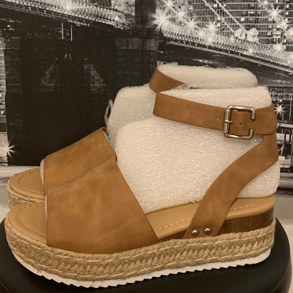 Shoes - Picture 2 of 5